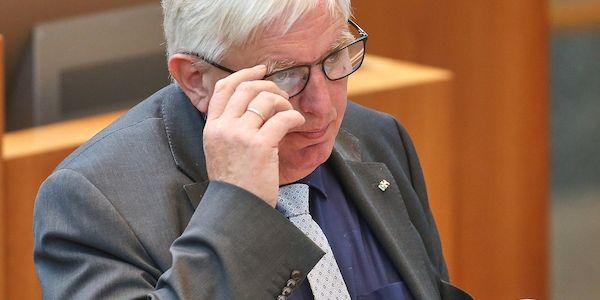 Laumann rüffelt Streeck für Vorstoß zu neuen Medikamentenregeln