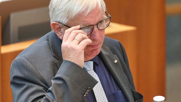 Laumann rüffelt Streeck für Vorstoß zu neuen Medikamentenregeln