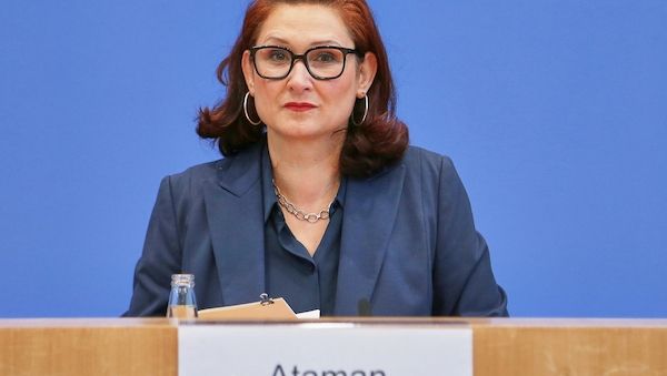 Ataman fordert besseren Schutz gegen sexuelle Belästigung im Alltag