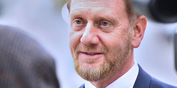 Kein Krankengeld für "die ersten ein oder zwei Tage" fordert Ministerpräsident Michael Kretschmer