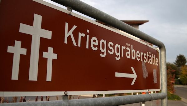 Präsident des Volksbundes sieht Kriegsgräberstätten verfallen