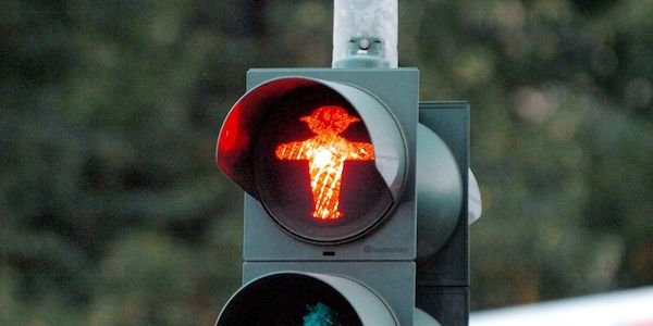 Fußgänger in Tempelhof bei Rot überfahren