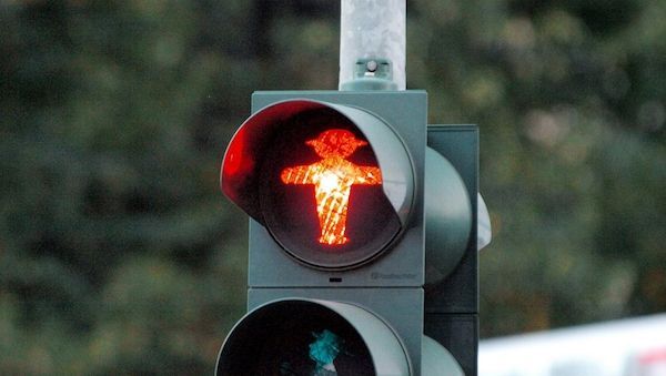 Fußgänger in Tempelhof bei Rot überfahren