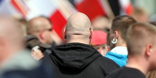 Behörden fahnden nach 535 Rechtsextremisten