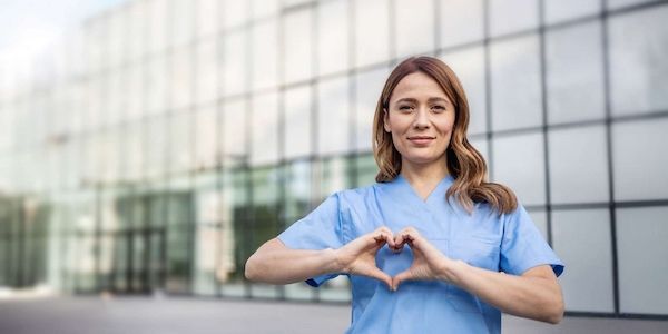 Aktiv gegen Schmerz: KlinikRente und Allianz mit drei leistungsstarken Varianten