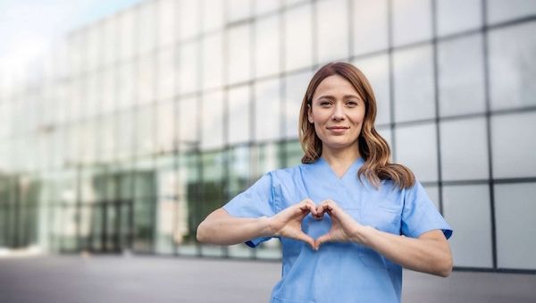 Aktiv gegen Schmerz: KlinikRente und Allianz mit drei leistungsstarken Varianten