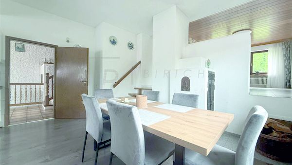 Großzügiges Einfamilienhaus mit Einliegerwohnung und weitläufigem Grundstück