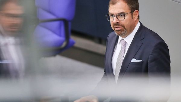 Außenstaatsminister startet Debatte über hybride Vergeltung