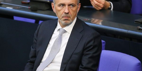 Regierung drängt Industrie zu Investitionen in KI in Deutschland