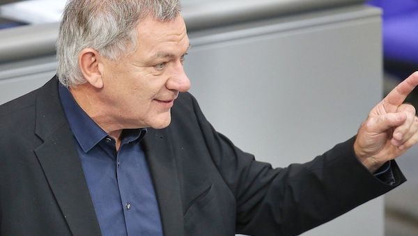 Linken-Chef van Aken hält Predigt in Hamburger Kirche