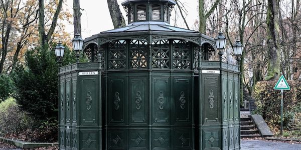 Zum Welttoilettentag feiert Berlin seine historischen Klo-Häuschen