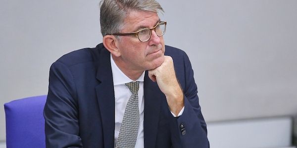 Neue Vorwürfe gegen den Kulturstaatsminister Weimer: Linke und Grüne fordern Aufklärung