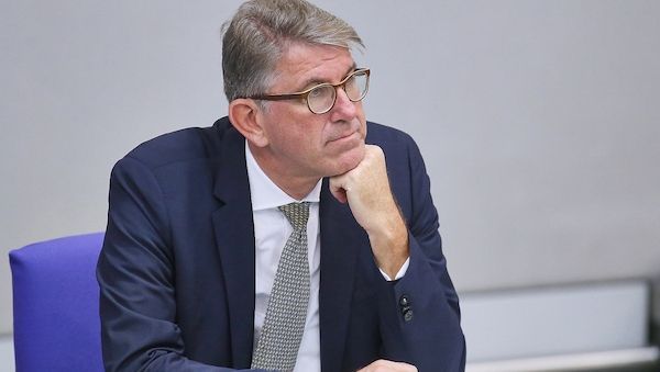 Neue Vorwürfe gegen den Kulturstaatsminister Weimer: Linke und Grüne fordern Aufklärung