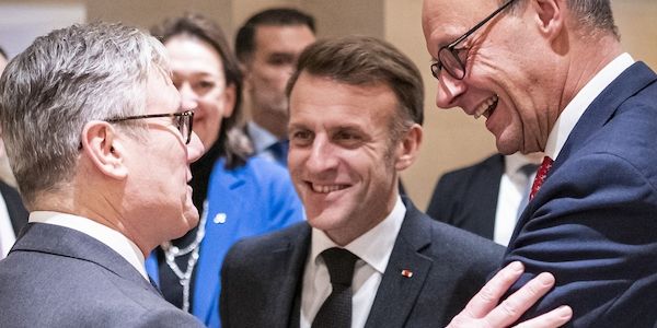Merz plaudert mit Starmer und Macron beim Abendessen