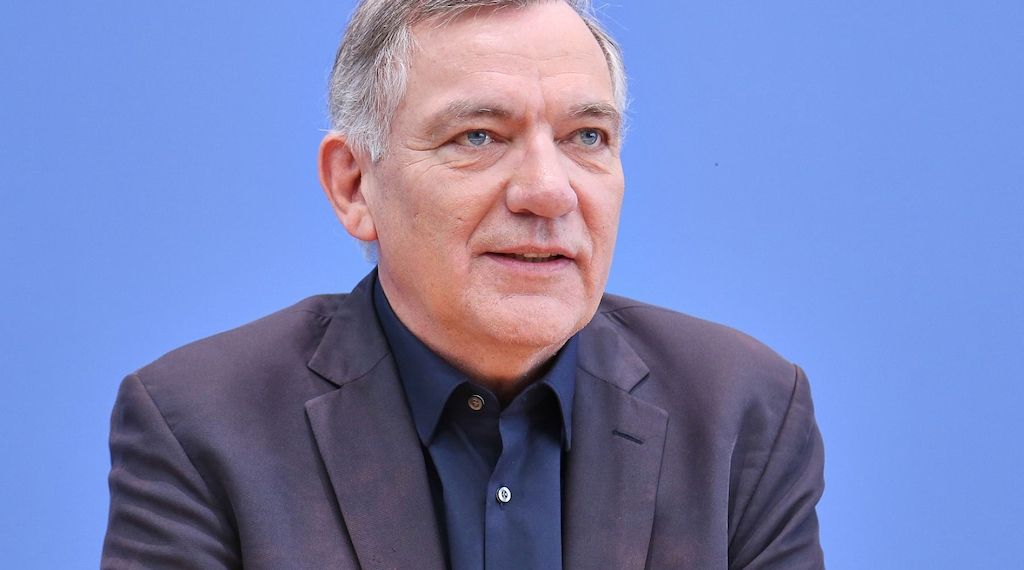 Van Aken wirft Merz Kolonialdenken vor