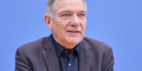 Van Aken wirft Merz Kolonialdenken vor