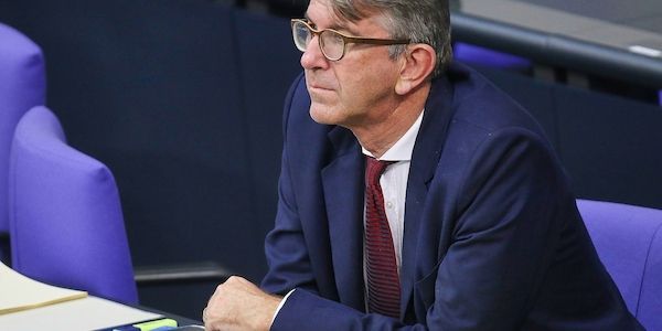 Weimer übergibt WMG-Firmenanteile an Treuhänder