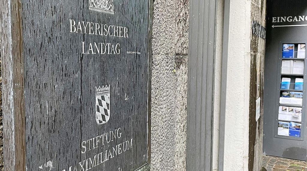 Bayern beschließt Maßnahmenpaket für Bürokratieabbau und stärkere Landesverteidigung