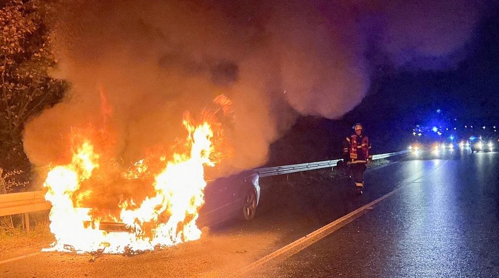 Brennender Pkw auf Brackeler Straße in Dortmund