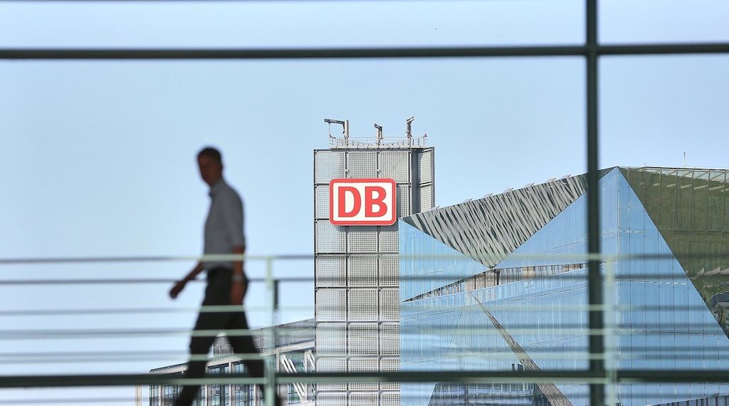 Deutsche Bahn startet Leseprojekt an Frankfurter Hauptbahnhof