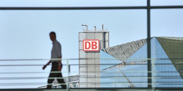Deutsche Bahn startet Leseprojekt an Frankfurter Hauptbahnhof
