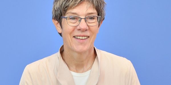 Kramp-Karrenbauer hält an Kandidatur für Adenauer-Stiftung fest