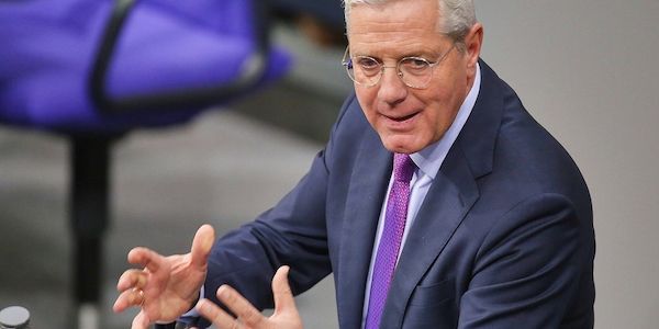 Röttgen: Europa muss Ukraine ohne US-Unterstützung helfen