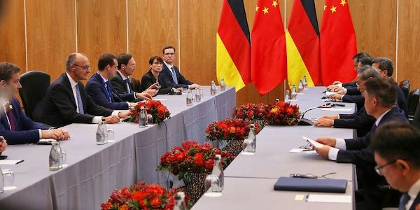 Bundesregierung: Merz-Li-Treffen beim G20-Gipfel war "konstruktiv"