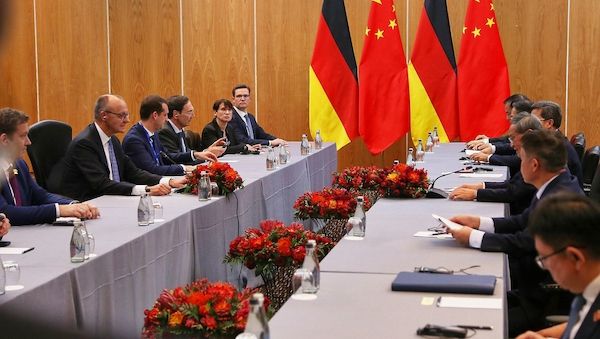 Bundesregierung: Merz-Li-Treffen beim G20-Gipfel war "konstruktiv"