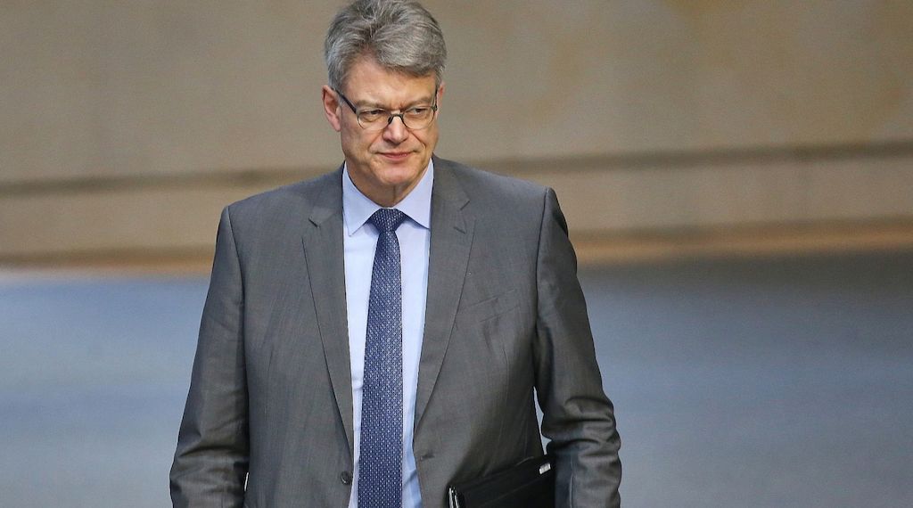 Schnieder sagt Millionenförderung für strombasierte Kraftstoffe zu