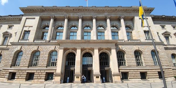 Berliner Abgeordnetenhaus benennt Vorplatz nach Margot Friedländer