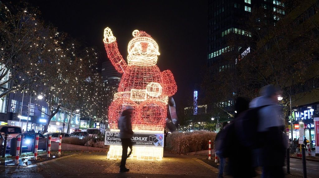 Der berühmte Kurfürstendamm erstrahlt wieder im vorweihnachtlichen Lichterglanz