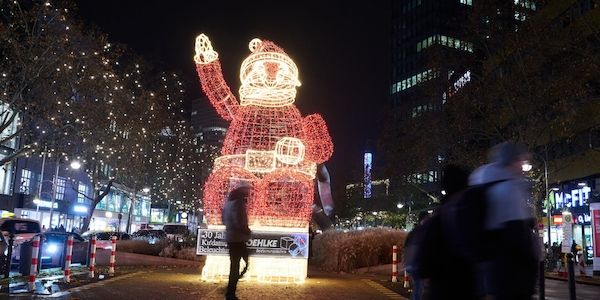 Der berühmte Kurfürstendamm erstrahlt wieder im vorweihnachtlichen Lichterglanz