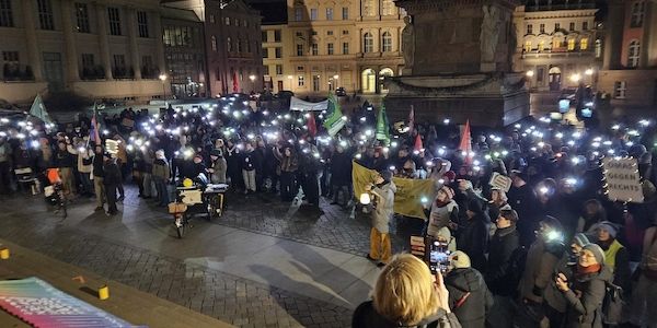 Über 1.000 Menschen demonstrieren in Potsdam gegen Rechtsextremismus