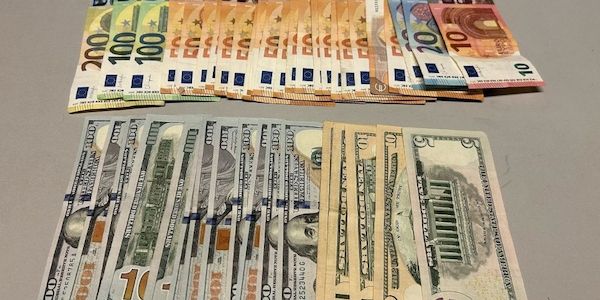 Zoll stellt in Bremen illegale Waffen und Zigaretten sicher