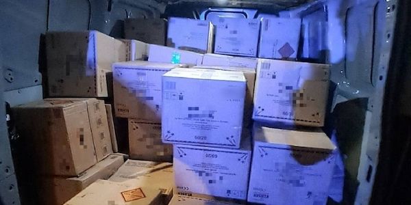 Berlin und Oranienburg: Über eine Tonne illegales Feuerwerk in Transporter entdeckt