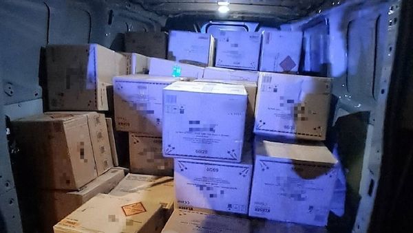 Berlin und Oranienburg: Über eine Tonne illegales Feuerwerk in Transporter entdeckt