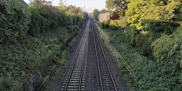 S-Bahn kollidiert mit Auto in Hamburg