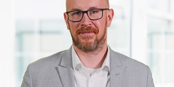 Elektroautos im Trend ? ARAG-Experte über Reichweiten, Regeln und Realität