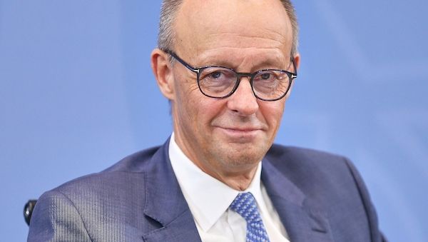 Lang kritisiert Merz: "Großkotziges Gebaren"