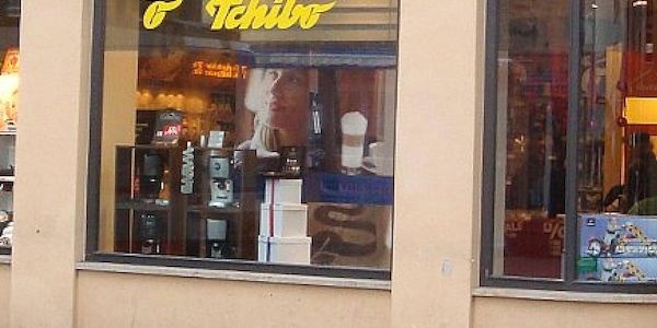 Tchibo verklagt Aldi Süd wegen Kaffeepreisen vor OLG Düsseldorf