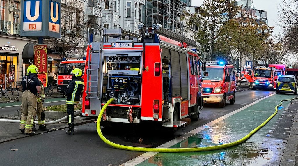 U9 fährt nach Brand im U-Bahnhof Schloßstraße wieder