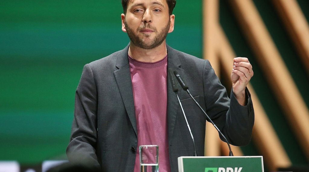 Grünen-Chef Banaszak fordert sozial gerechteren Klimaschutz