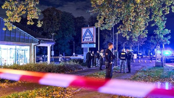 Schüsse vor Supermarkt in Berlin-Mariendorf – eine Person verletzt