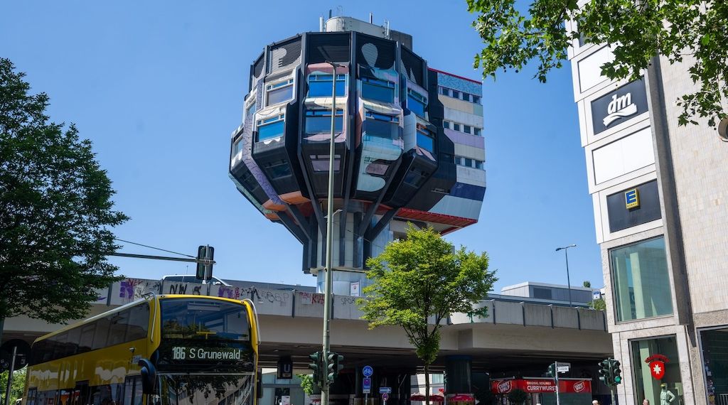 Berliner-Polizei räumt den Bierpinsel in Steglitz nach Protestaktion