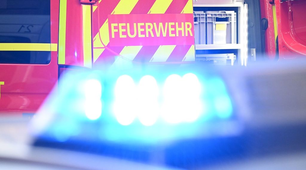 Lkw gerät auf A10 bei Mühlenbeck in Brand