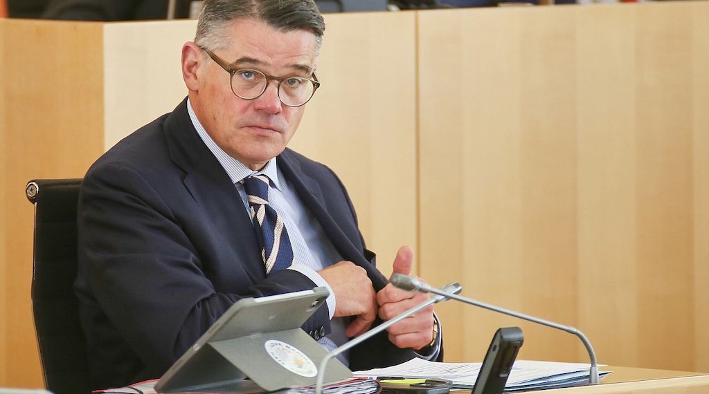 Rhein fordert Distanzierung von Gewalt in Gießen