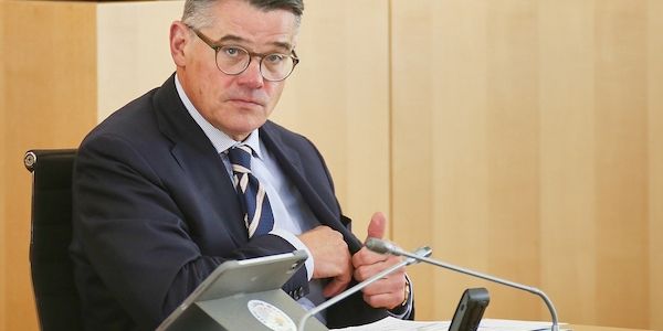 Rhein fordert Distanzierung von Gewalt in Gießen