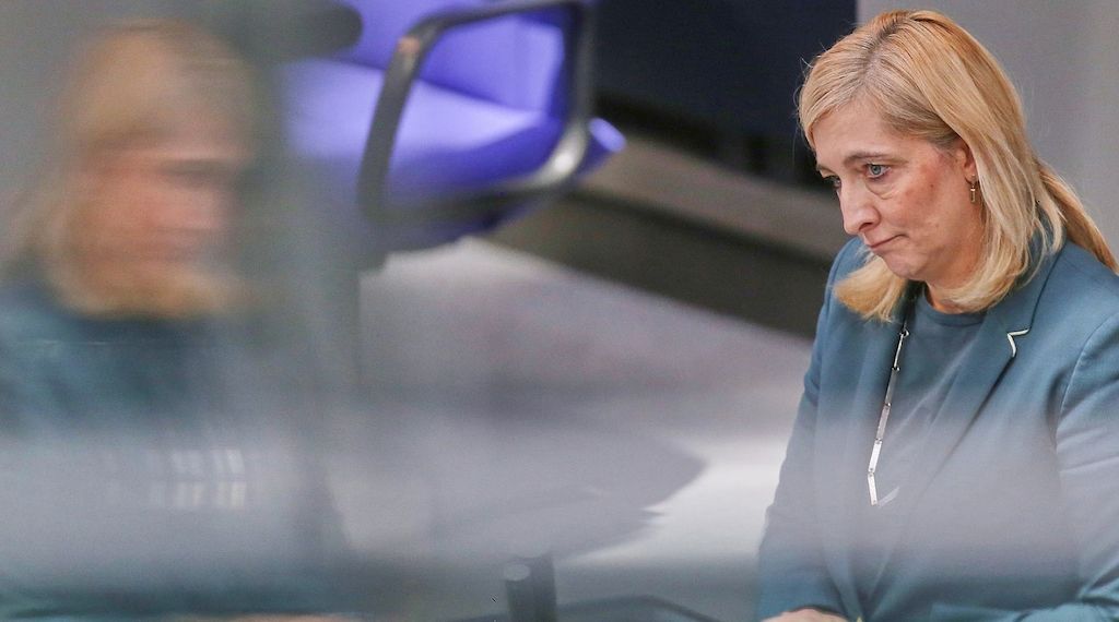 Warken beklagt Pöbeleien der AfD gegen weibliche Abgeordnete