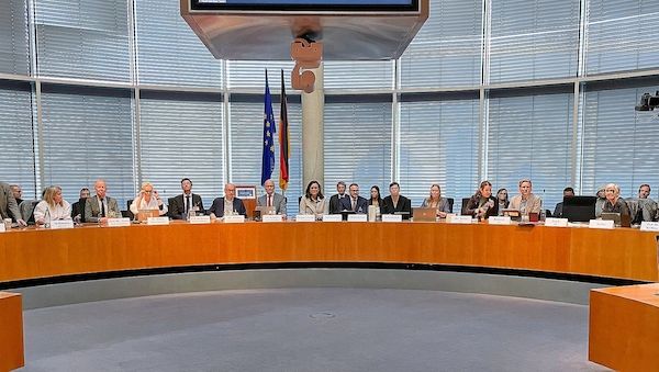 Drosten in Enquete-Kommission: "Es gibt keine deutsche Pandemie"